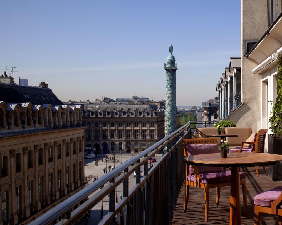 Most Visually Stunning Contemporary Luxury Hotel In Paris | Hotel interior design inspirations for your luxury hotel interior design project. Check more at brabbucontract.com and see the latest news about hospitality #brabbu #brabbucontract #moderninteriordesign #hotel #hotelinteriors #hospitality #modernhotelinteriordesign